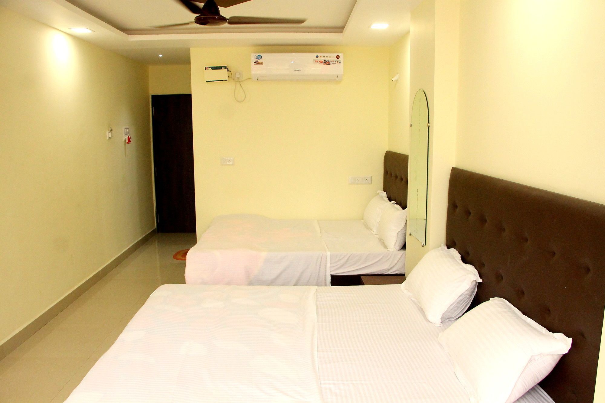 Hotel Swaraj The Goan Dream Calangute Exterior foto